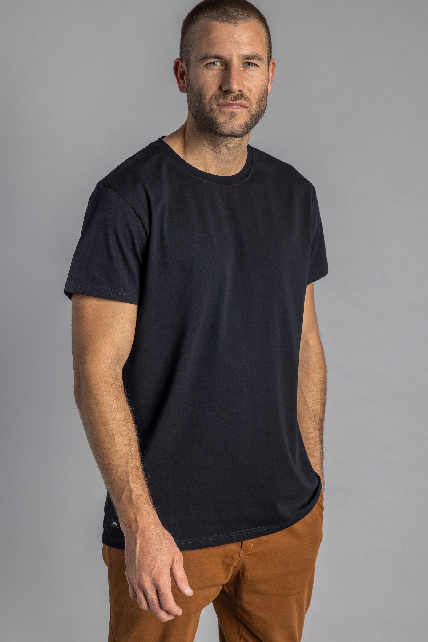 T-shirt vierge premium unisexe, noir (taille XS uniquement)