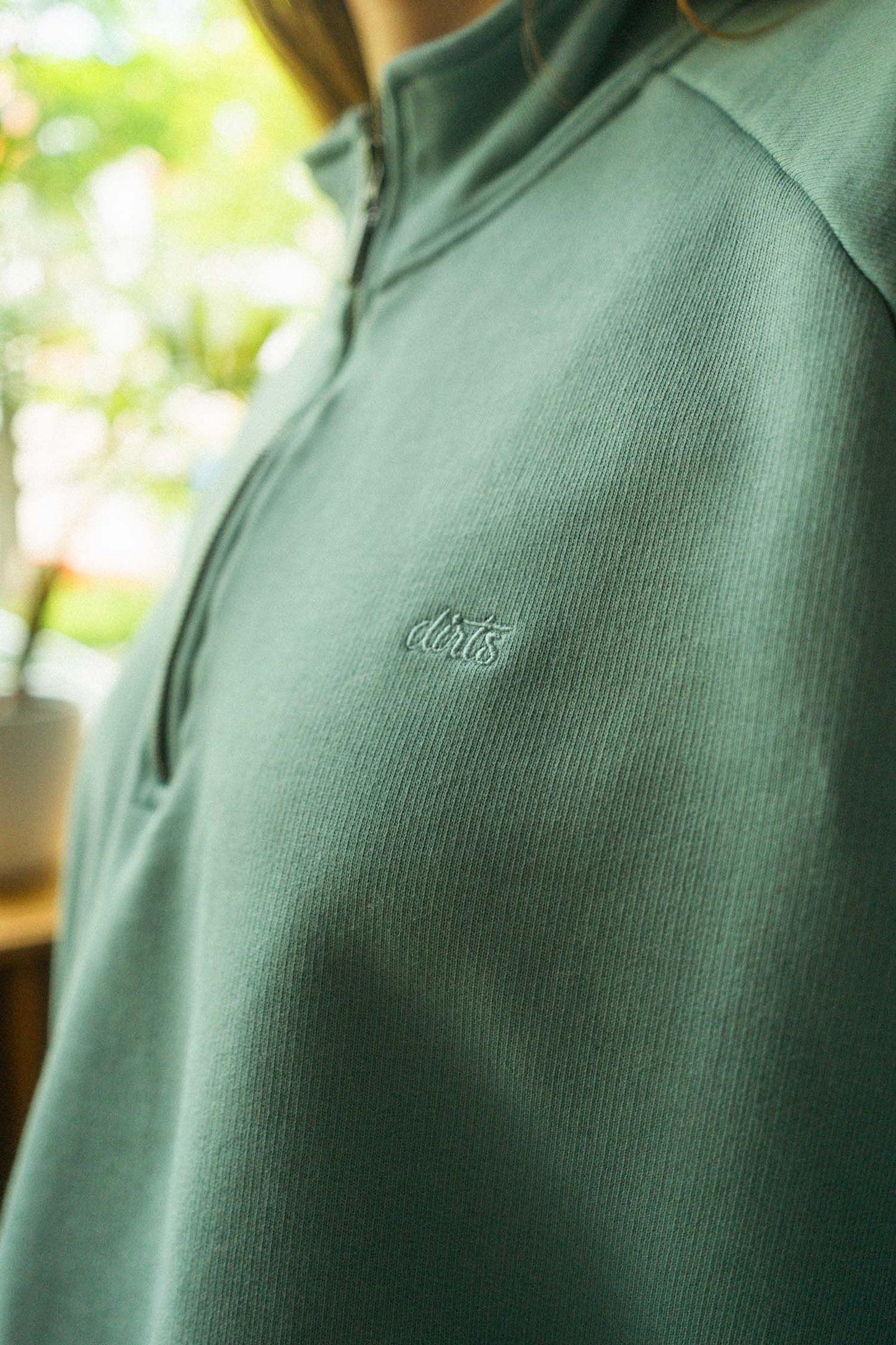 UPCYCLING Cropped Quarter Zip Raglan
