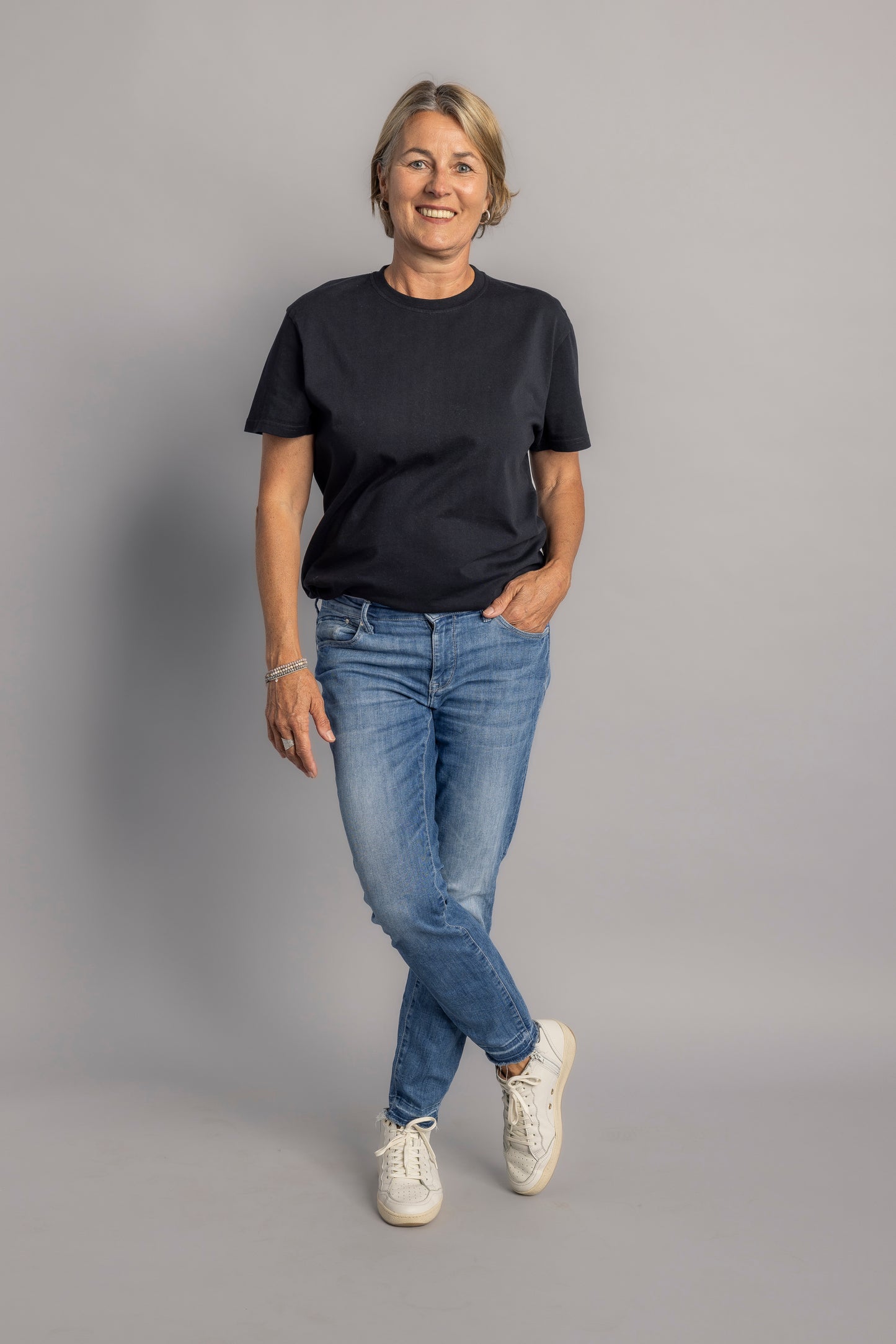 T-shirt vierge premium unisexe, noir (taille XS uniquement)