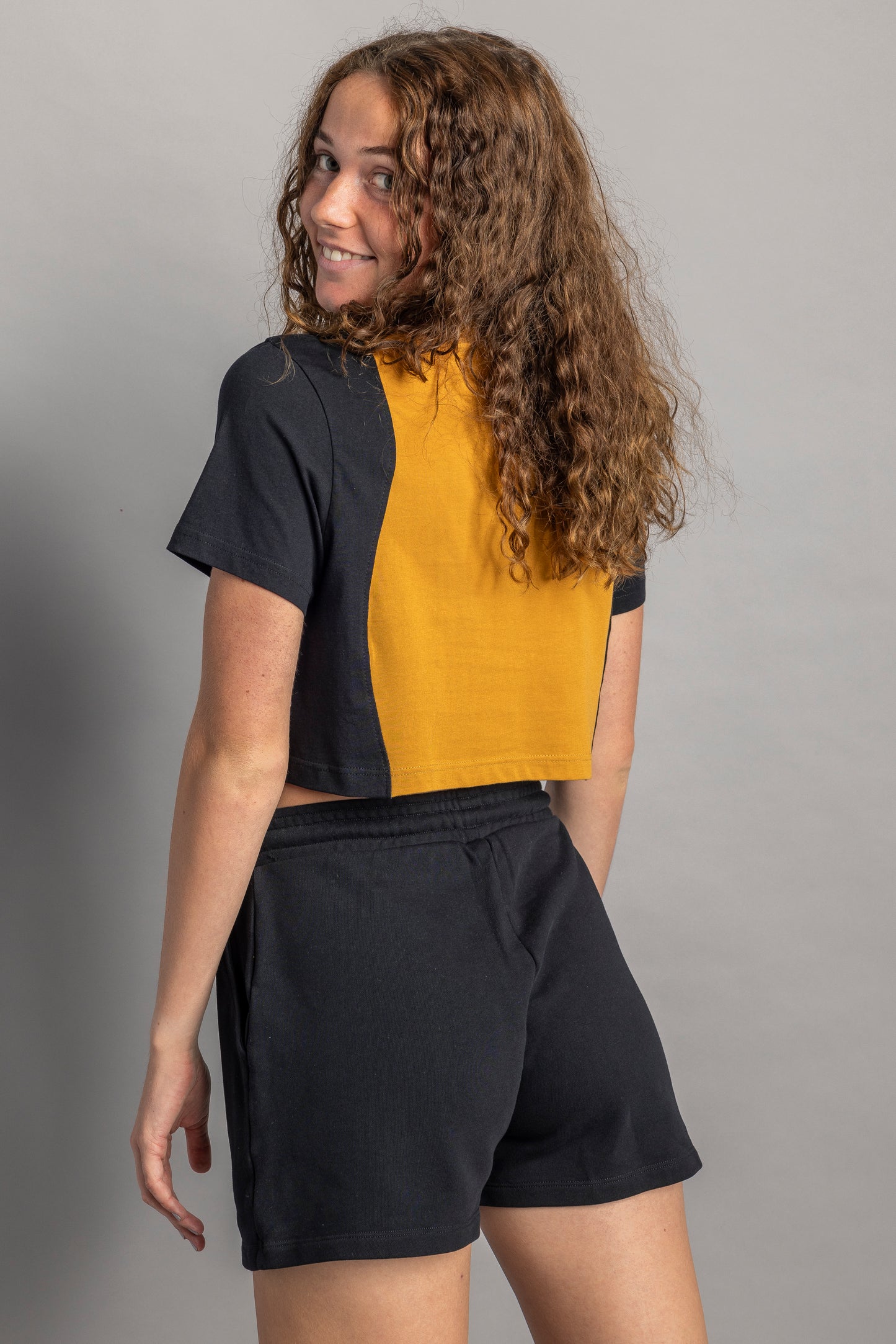 UPCYCLING Cropped T-Shirt Mustard & Black