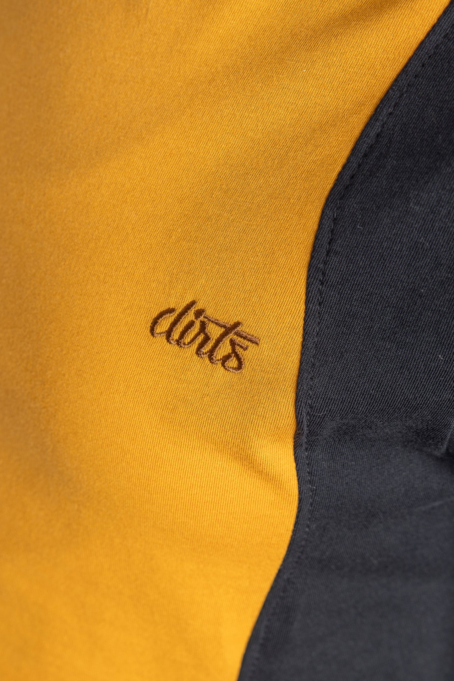 UPCYCLING Cropped T-Shirt Mustard & Black