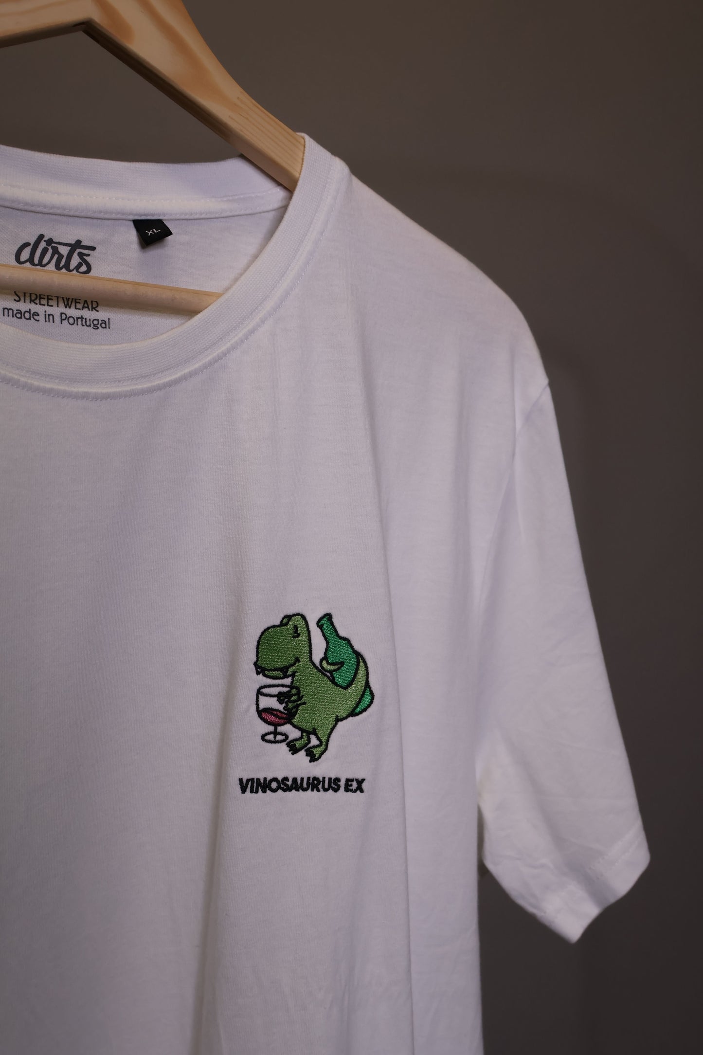 PRE-LOVED VINOSAURUS T-Shirt, XL