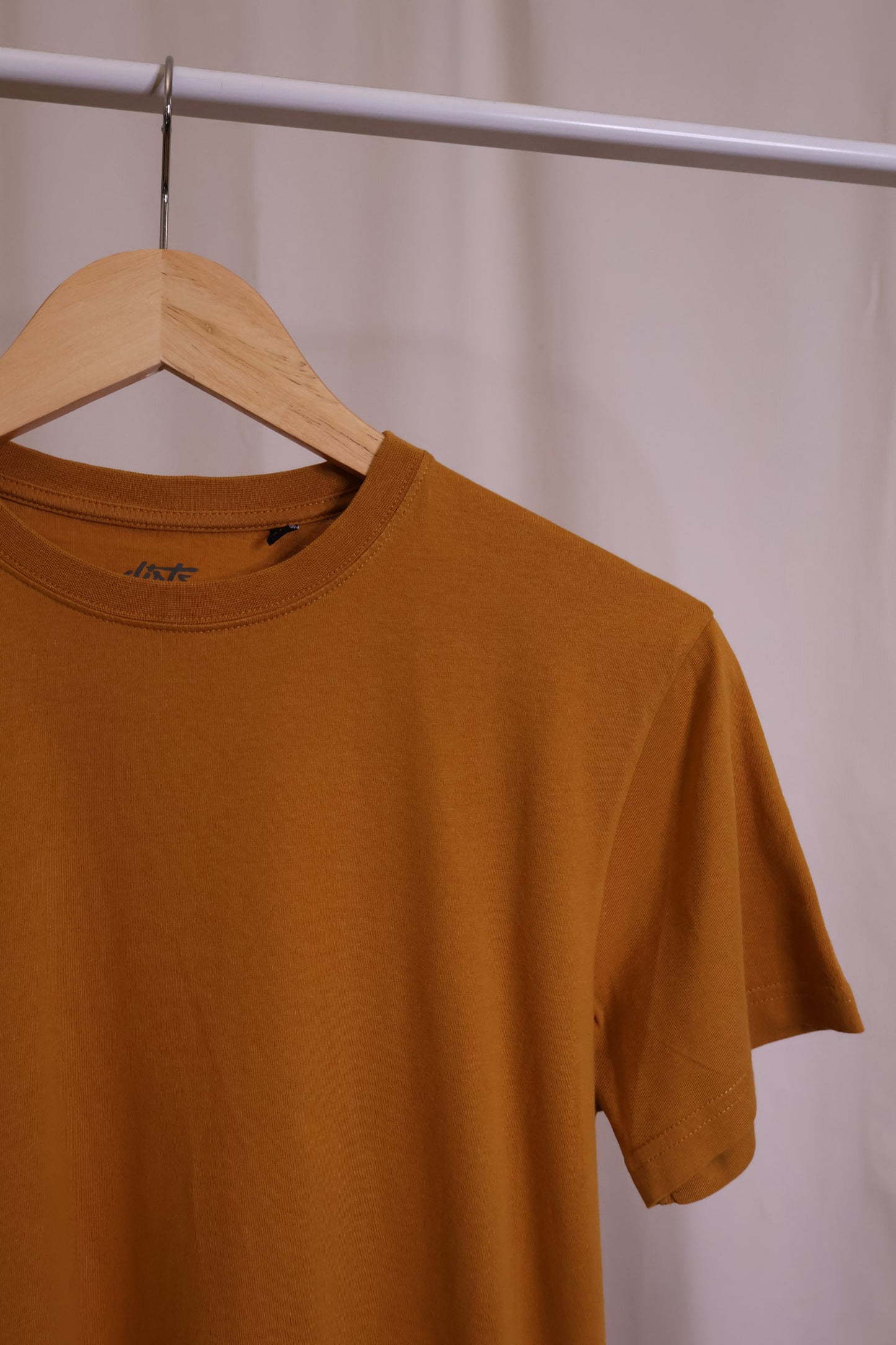 PRE-LOVED Premium Blank T-Shirt STANDARD, XS