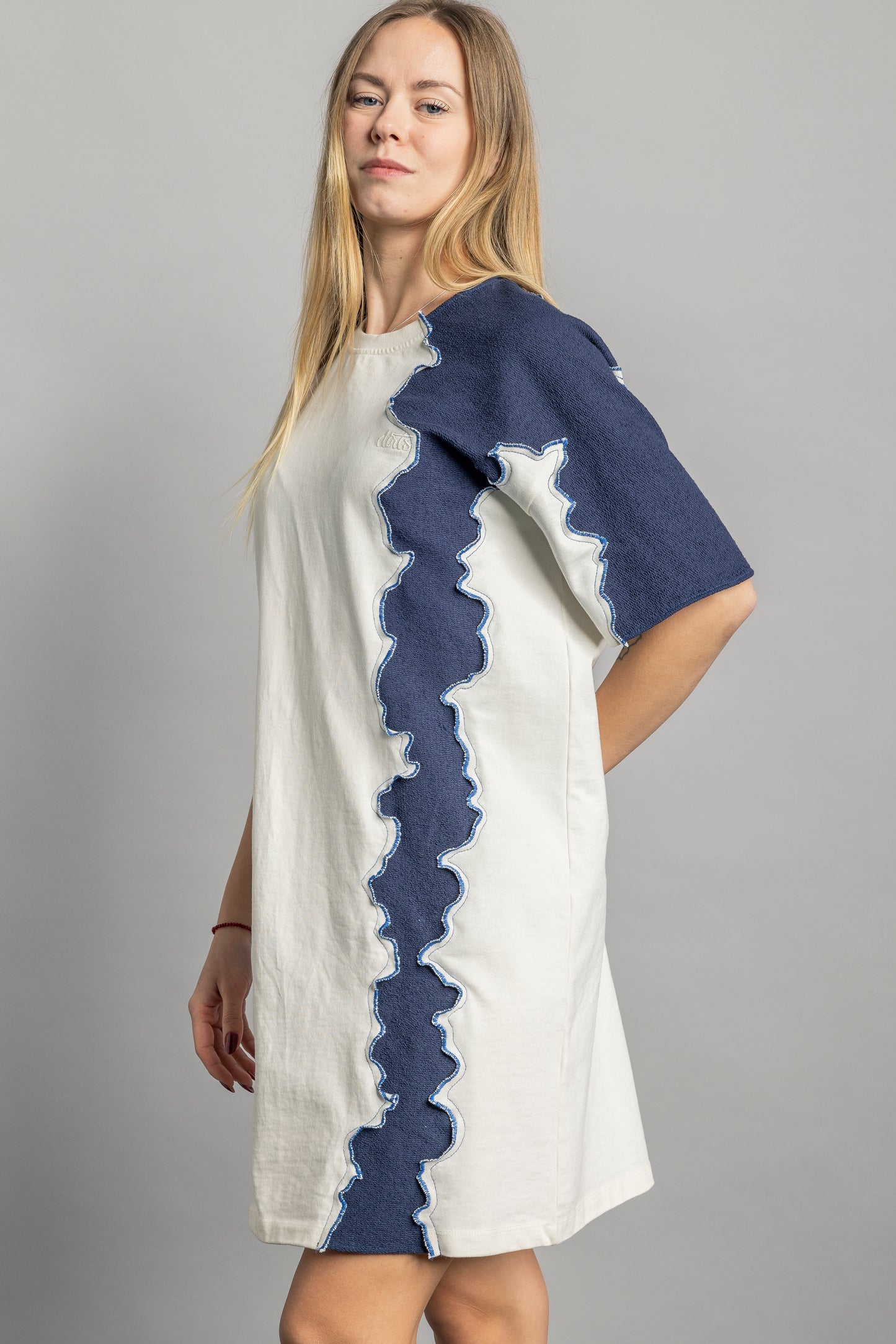 UPCYCLING Masterpiece T-Shirt Robe