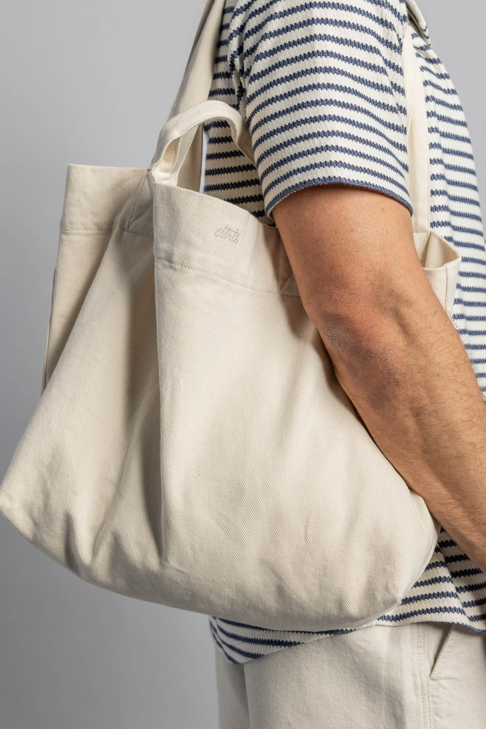 THE TOTE BAG