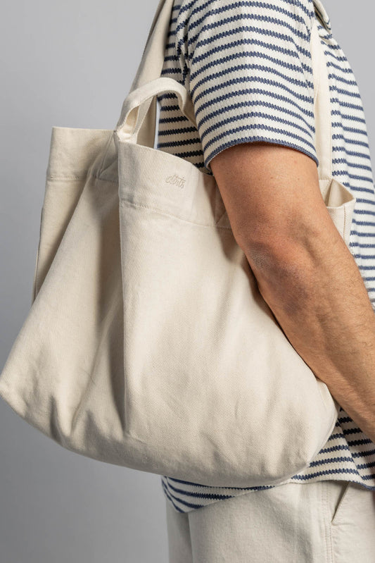 THE TOTE BAG