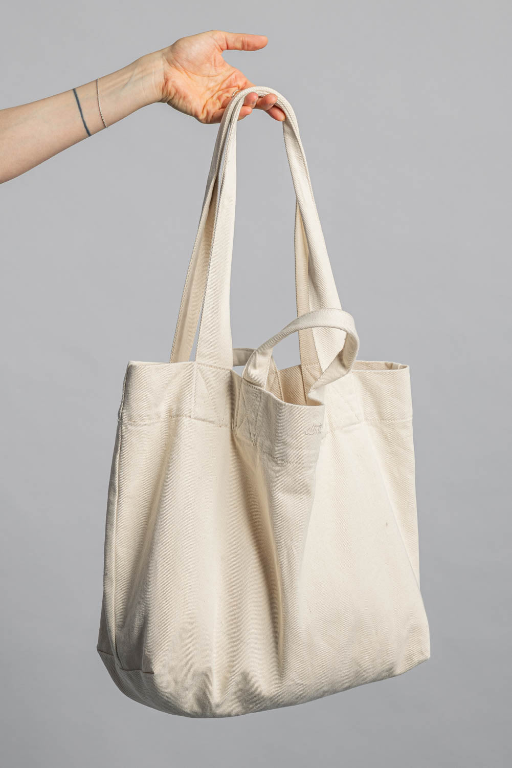 THE TOTE BAG